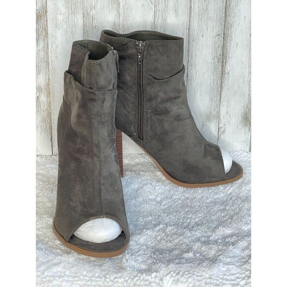 Bella Marie Olive Green Suede Peep Toe Booties 9 NEW - Picture 1 of 9